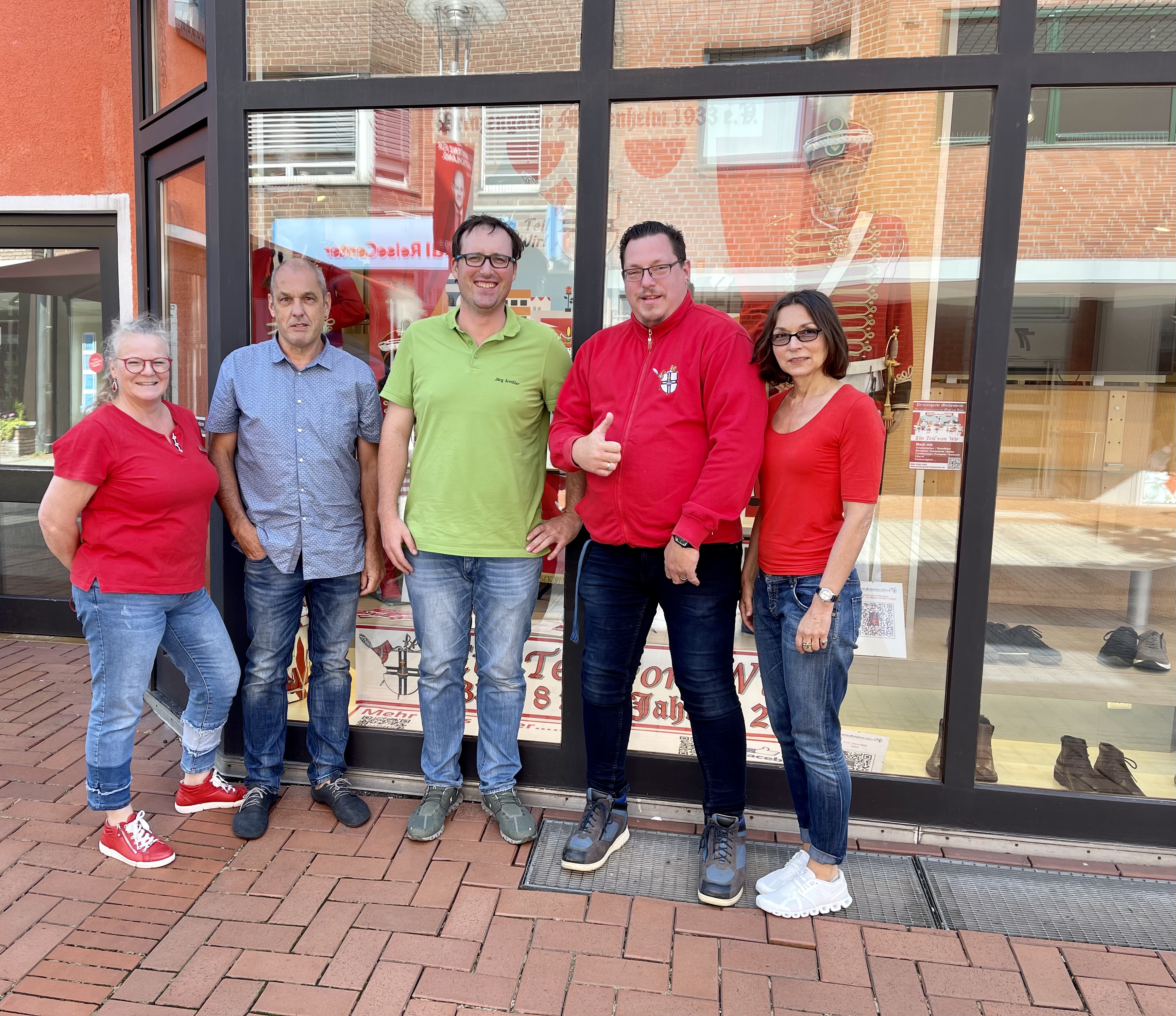 Schaufenster PGM Velten mit Team Velten